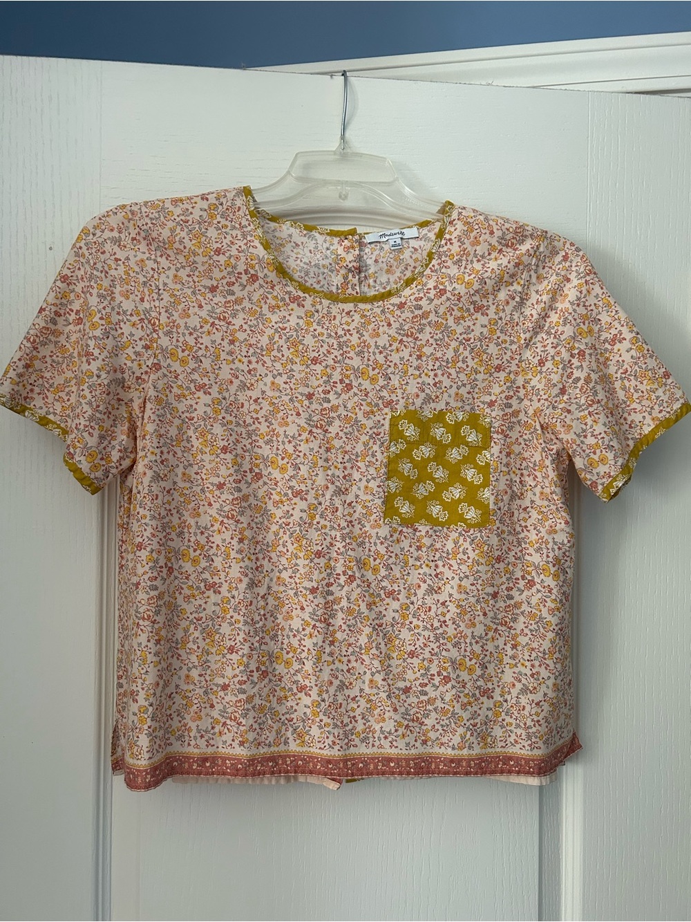 Madewell floral short sleeved top with button detail, tan/yellow, M